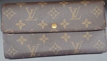 Louis Vuitton Sarah Brown Monogram Canvas Wallet and Certificate of Authenticity