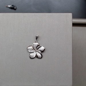  Simple Plumeria Pendant - 14kt White Gold