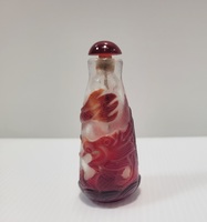   Antique Chinese Red Dragon Inlay Design Glass Snuff Bottle w/Finial and Spoon