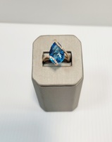  Ocean Blue Pear-Shaped Topaz Gemstone w/Diamond Accents Ring, 14kt Yellow Gold